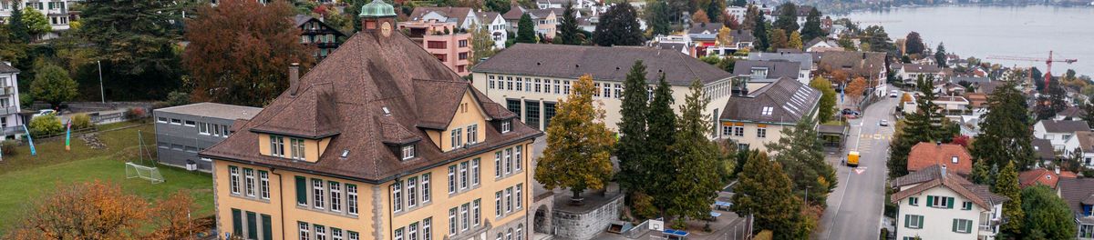 Luftaufnahme Schulhaus Alte Landstrasse, Kilchberg
