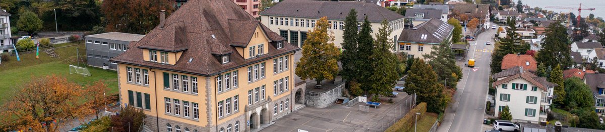 Luftaufnahme Schulhaus Alte Landstrasse, Kilchberg