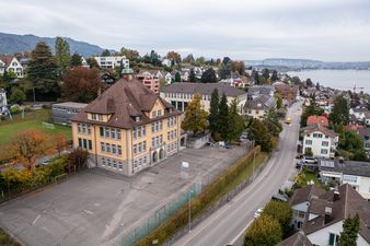 Luftaufnahme Schulhaus Alte Landstrasse, Kilchberg