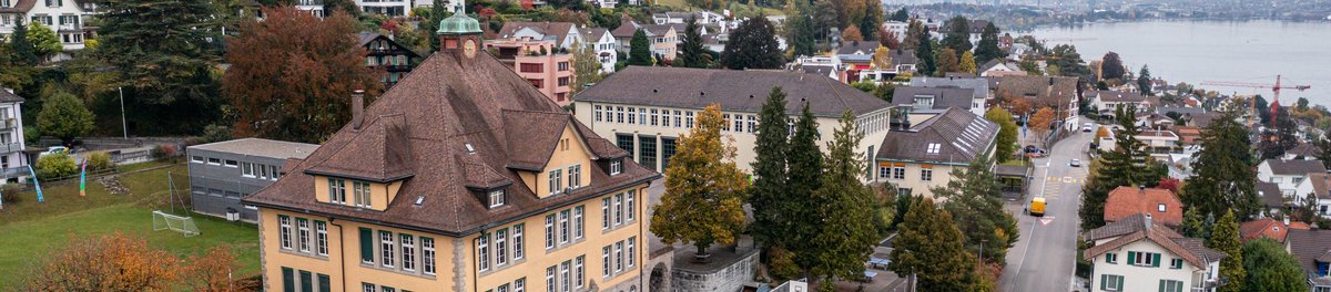 Luftaufnahme Schulhaus Alte Landstrasse, Kilchberg