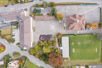 Luftaufnahme Schulhaus Alte Landstrasse, Kilchberg